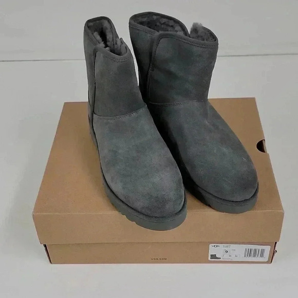 UGG Shoes - NEW UGG Cory II Genuine Shearling Lined Boot
